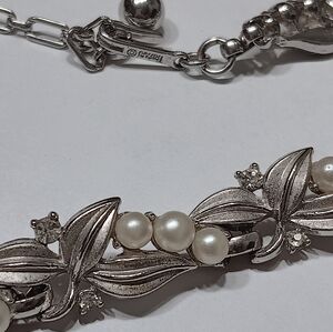Vintage Trifari Silver Pearl Leaf Necklace